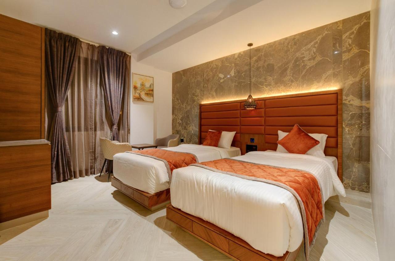 Hotel Diamond 26 Surat Exterior foto