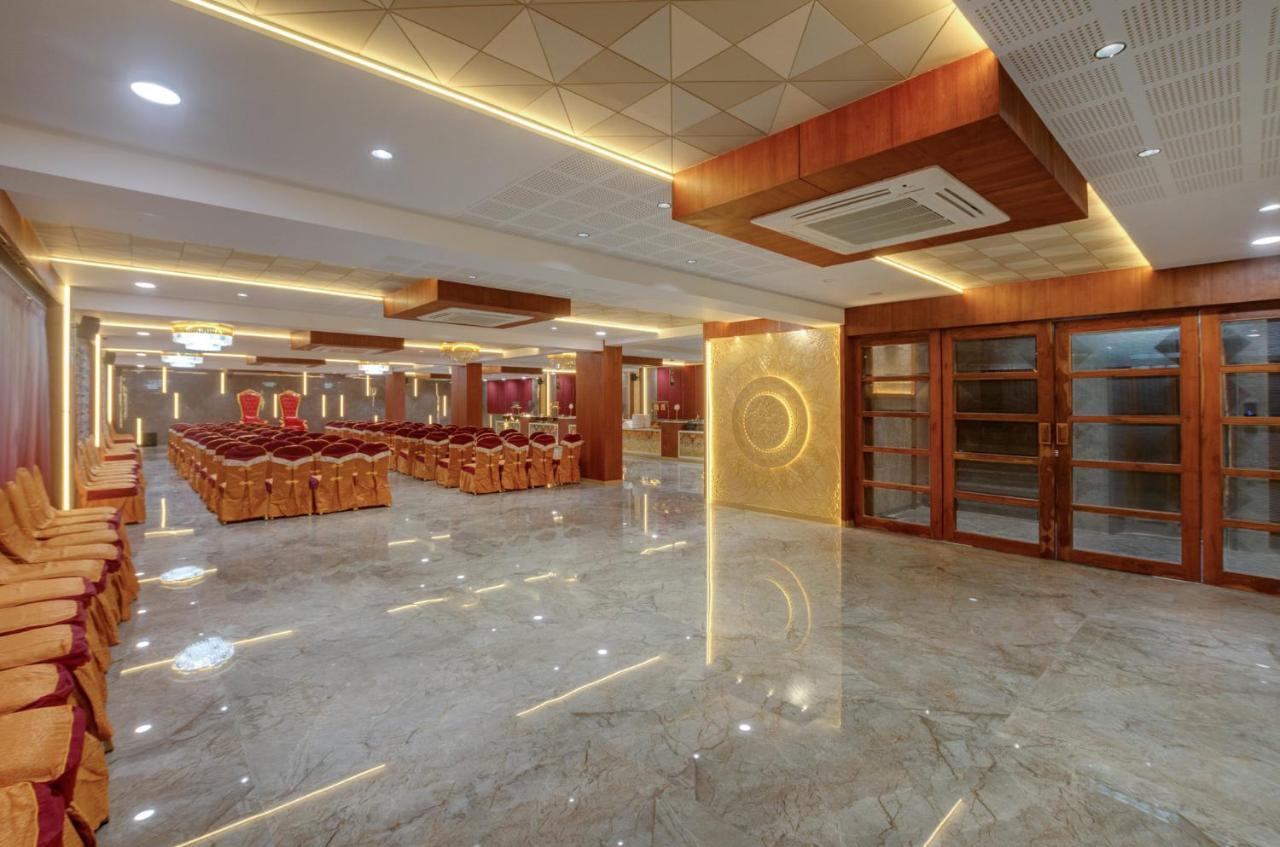 Hotel Diamond 26 Surat Exterior foto